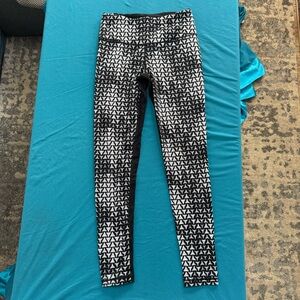 Victoria's Secret Kids Triangular Pattern Leggings